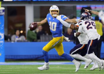 Experts release Broncos vs. Chargers predictions focused on J.K. Dobbins impact
