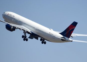 Brace for travel delays as government shutdown drags on, experts warn